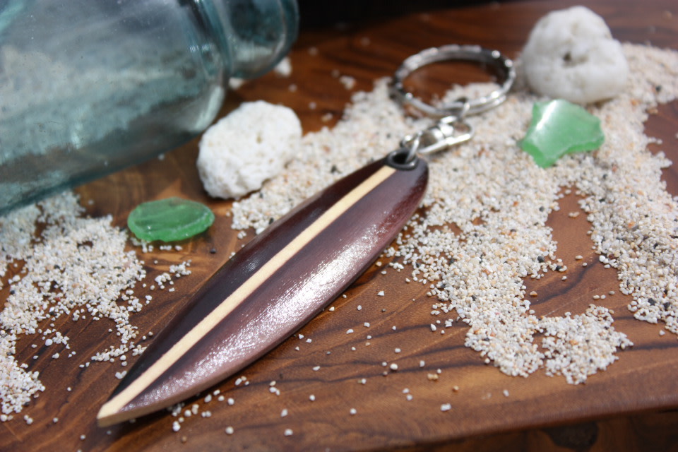Keychain Wooden Surfboard w/ Stringer - Hawaiian Style Keychain Wooden Surfboard w/ Stringer - Hawaiian Style